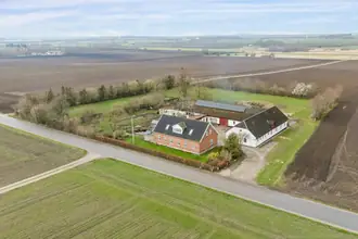 Villa på Fladstrupvej 20, Lyngby, 8570 Trustrup