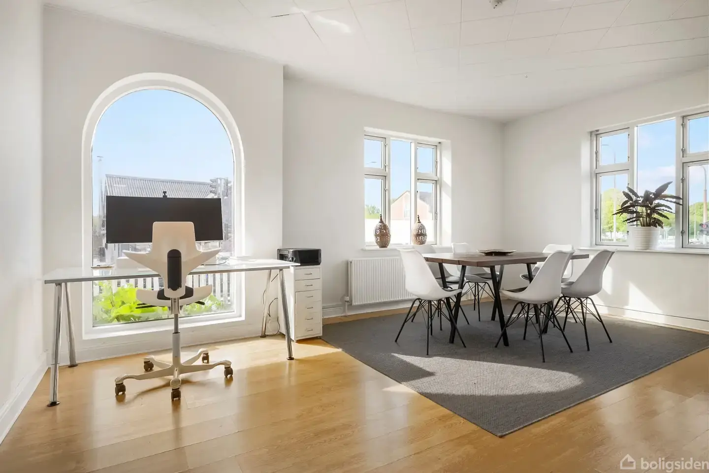 Lys og rummelig lejlighed med central placering - Visning 2