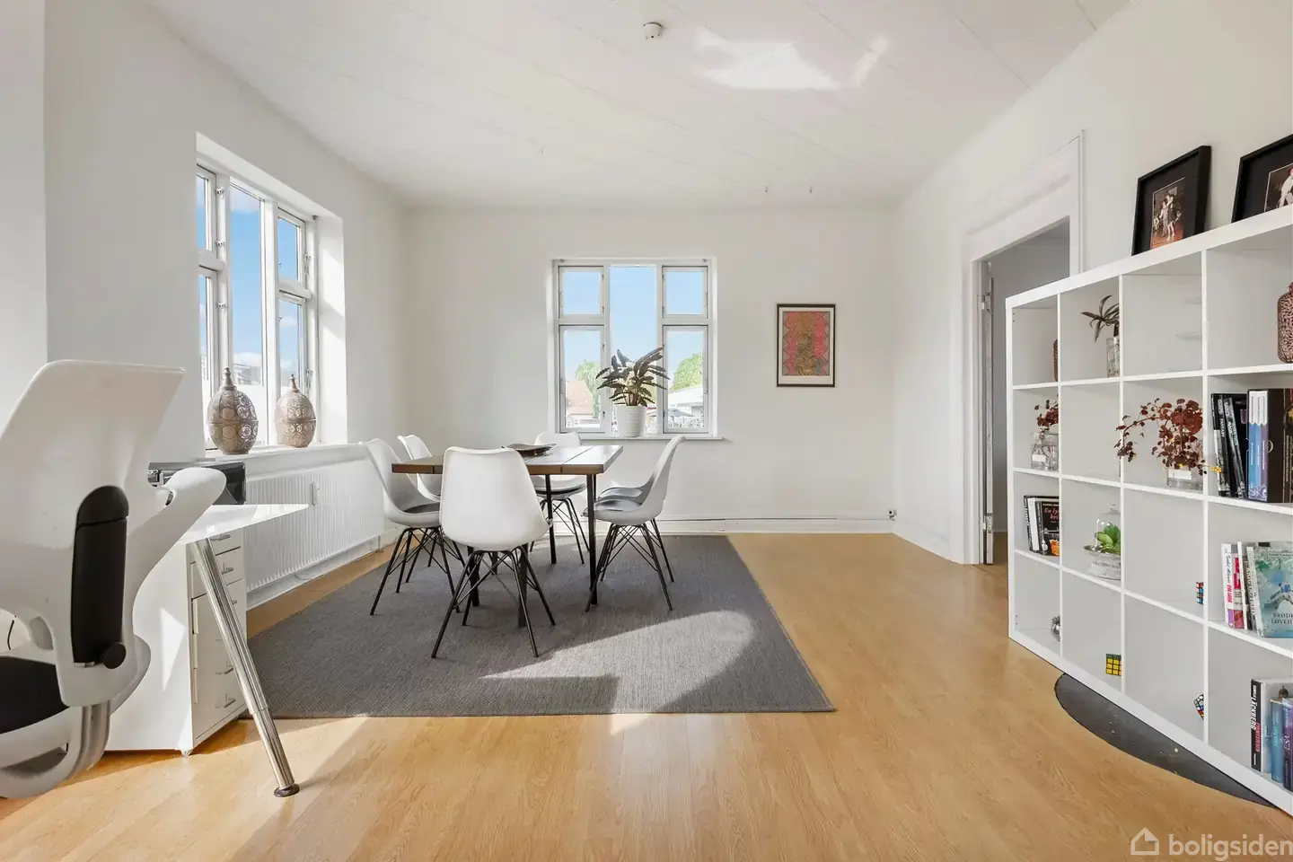 Lys og rummelig lejlighed med central placering - Visning 3