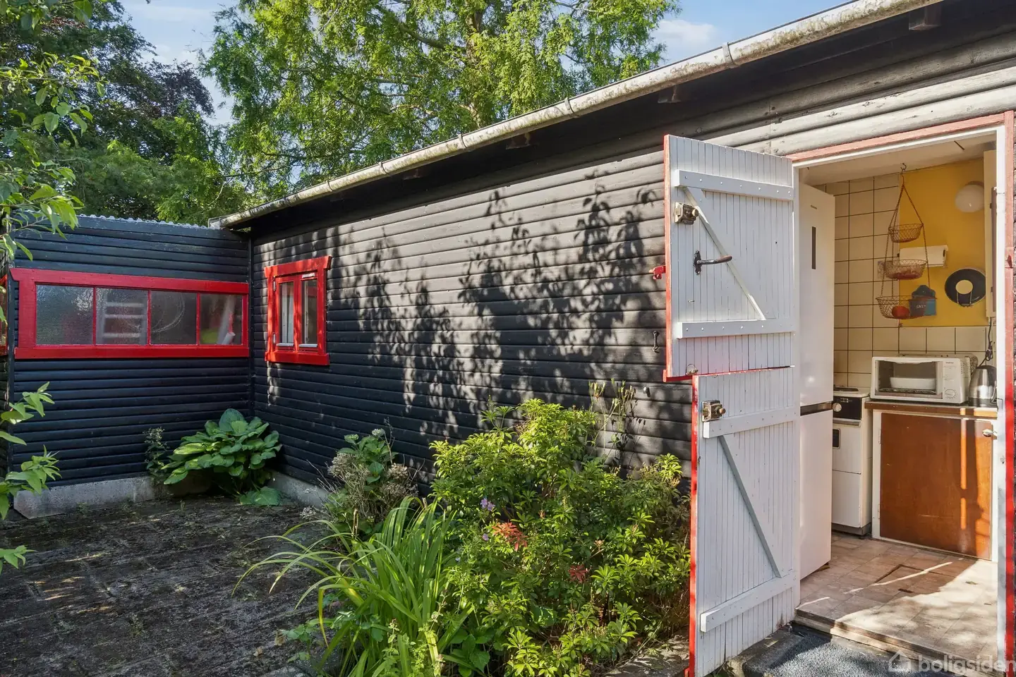Charmerende sommerhus på skøn grund - Visning 2