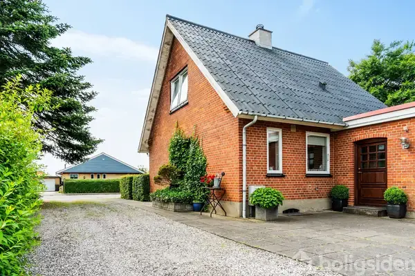 Villa på Ahornvej 2, 8653 Them