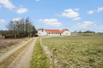 Landejendom på Træholtvej 12, Højbjerg, 8840 Rødkærsbro