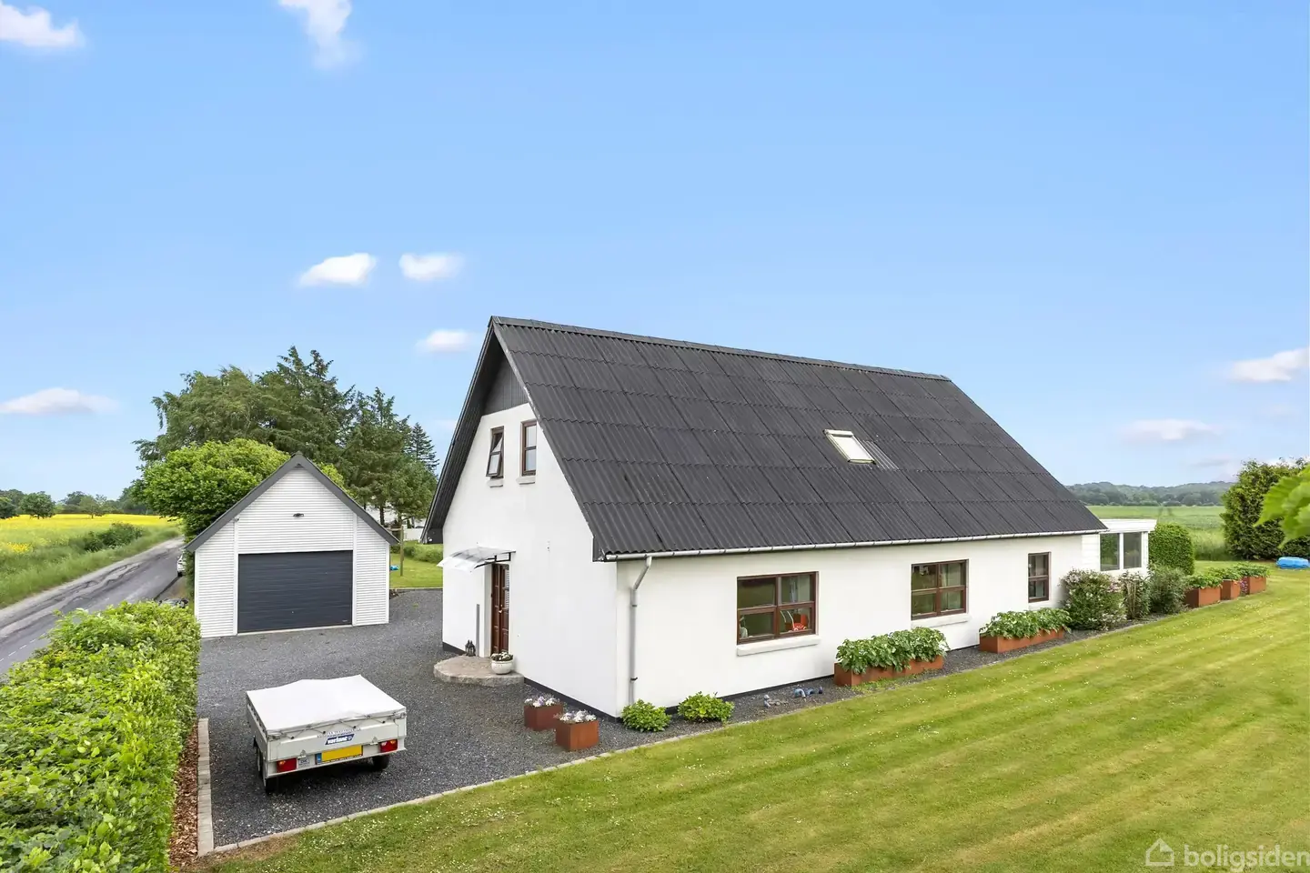 Velholdt villa med 50 m² garage!