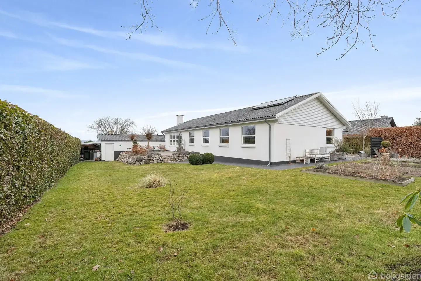 160 m2 i 1-plan samt garage på 66 m2 & orangeri på 15 m2!