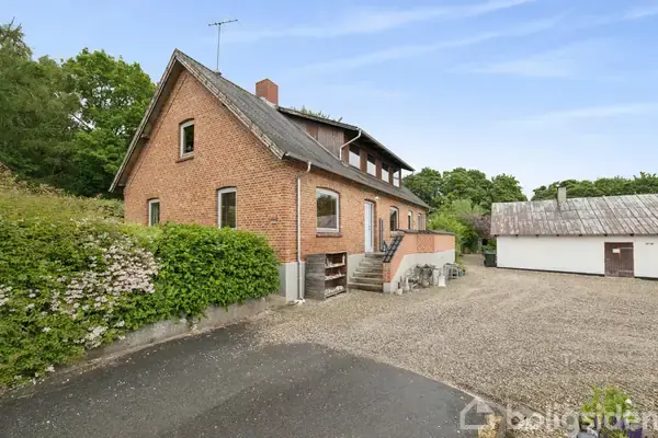 Landejendom på Ådalsvej 16, 8963 Auning