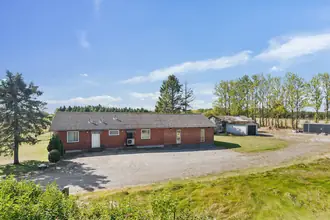 Landejendom på Fårupvej 83, Fårup, 8471 Sabro