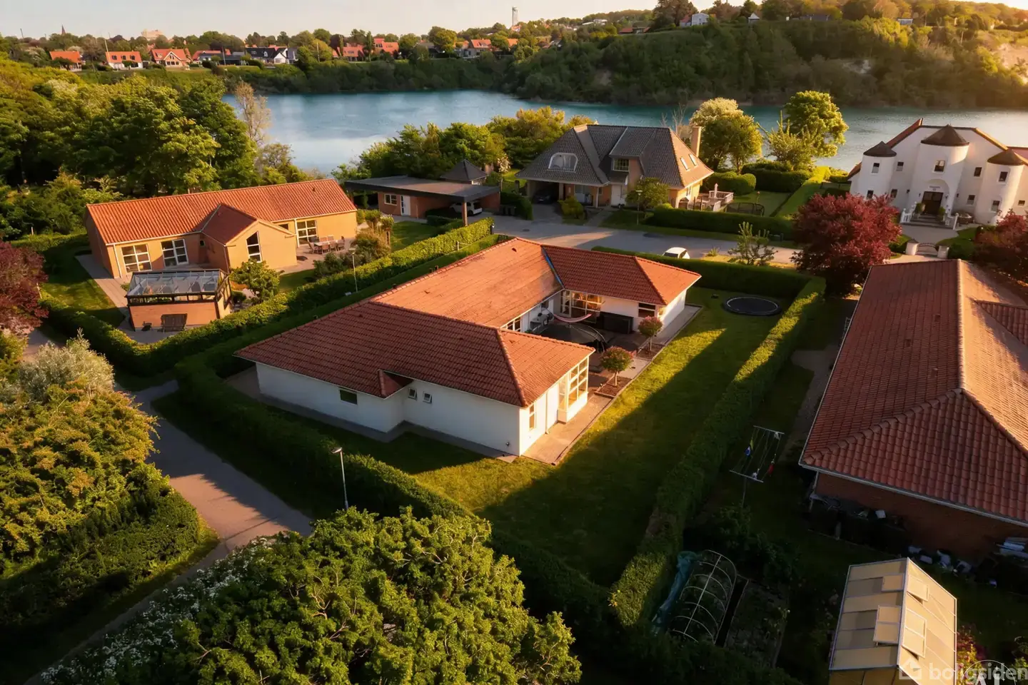 Arkitektonisk etplansvilla på lukket vej ved Kridtgraven