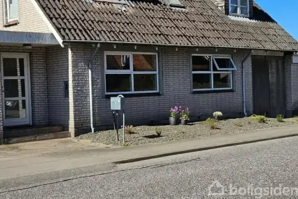 Villa på Vandmøllevej 1, 8723 Løsning