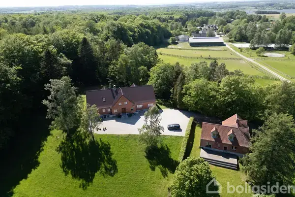 Landejendom på Gribskovvej 105, 3200 Helsinge