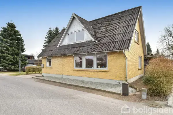 Stort hus med dejlig have