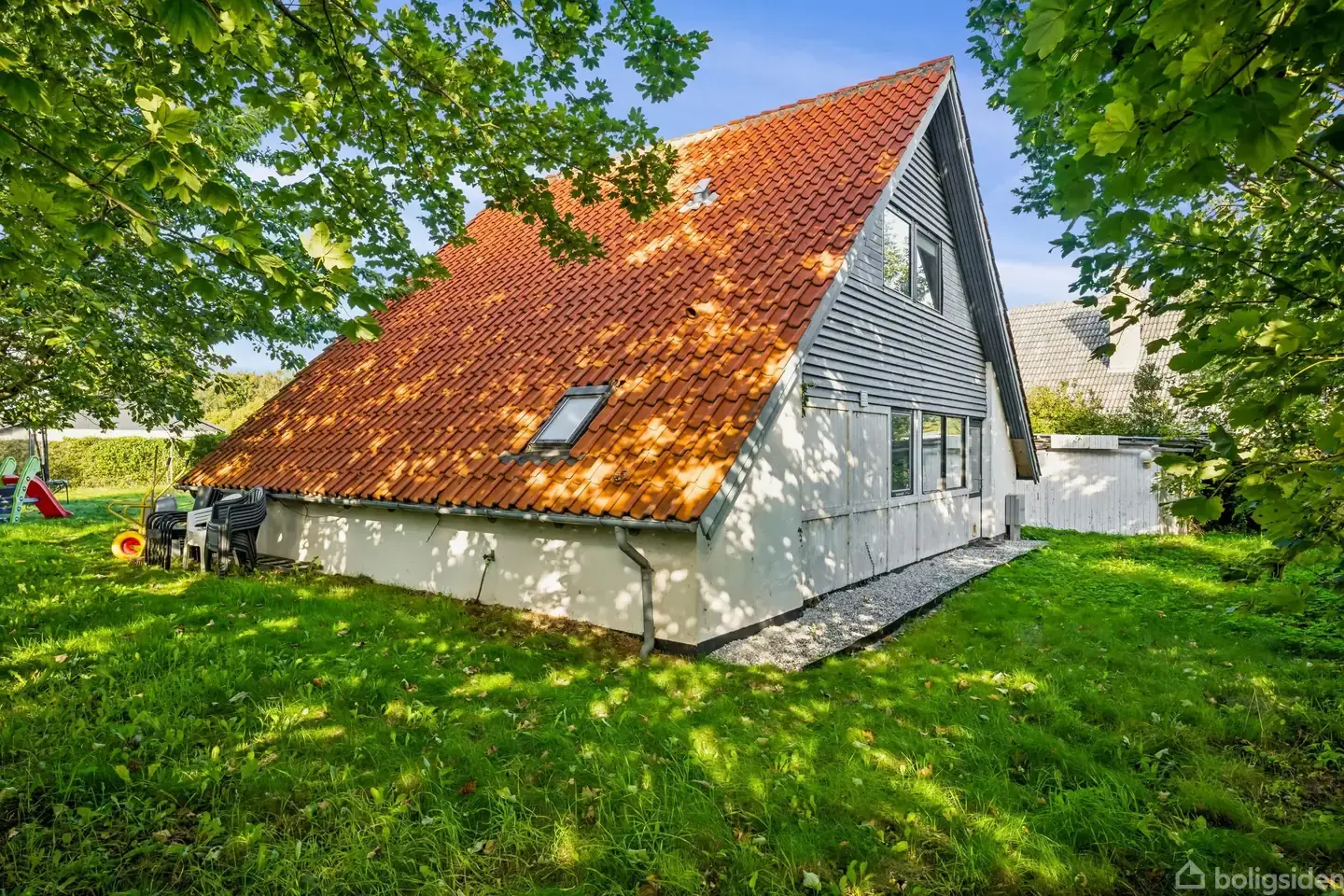 CHARMERENDE A-HUS - MASSER AF BOLIG - SKØN GRØN HAVE