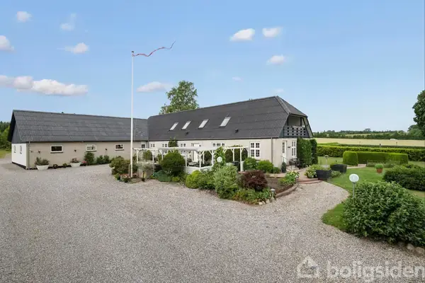 Landejendom på Allinggårdsvej 85, 8600 Silkeborg