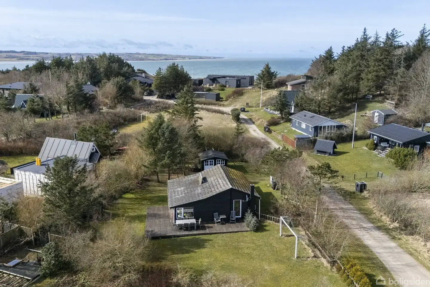 Hyggeligt sommerhus tæt på vandet