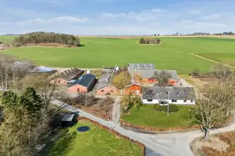 Landejendom på Håls Bygade 8, 9260 Gistrup