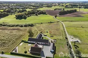Landejendom på Hollenstedvej 3, 9320 Hjallerup