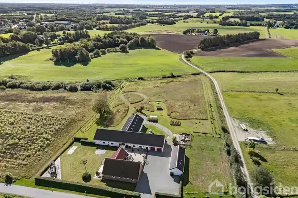Landejendom på Hollenstedvej 3, 9320 Hjallerup