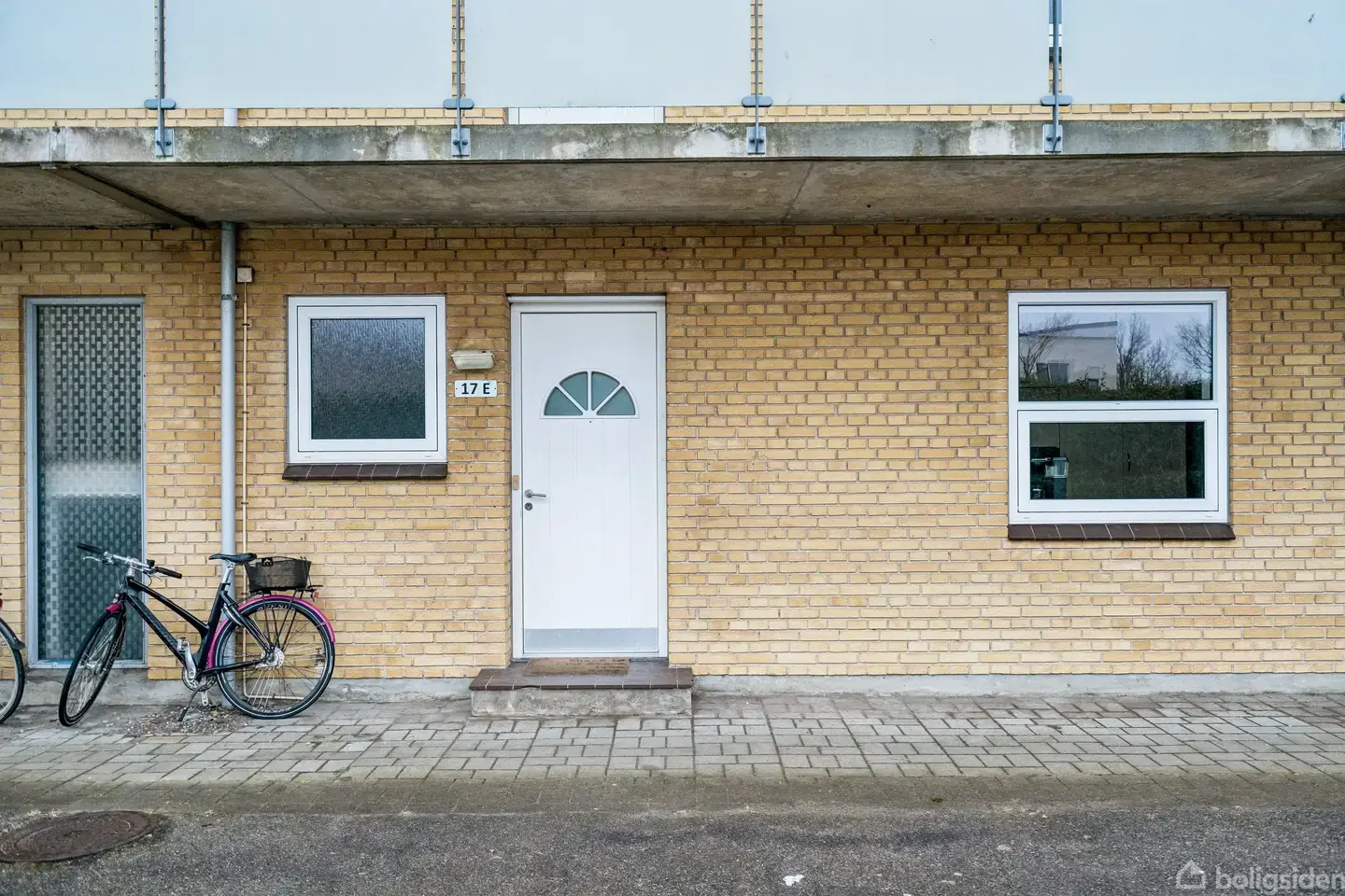 VELBELIGGENDE, PÆN, LYS OG VELINDRETTET STUELEJLIGHED