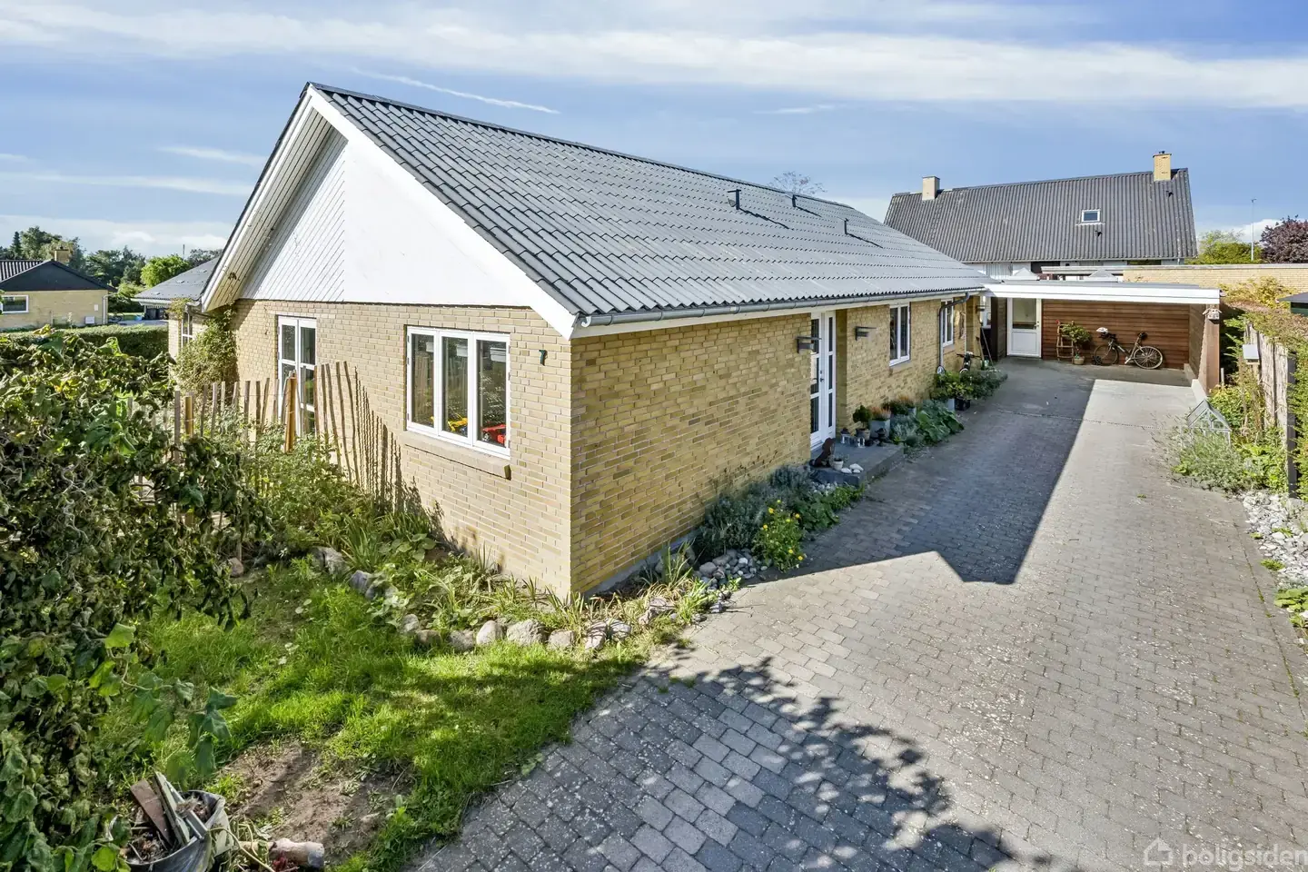 Indflytningsklar villa i attraktive Appenæs med lys, plads og skøn beliggenhed