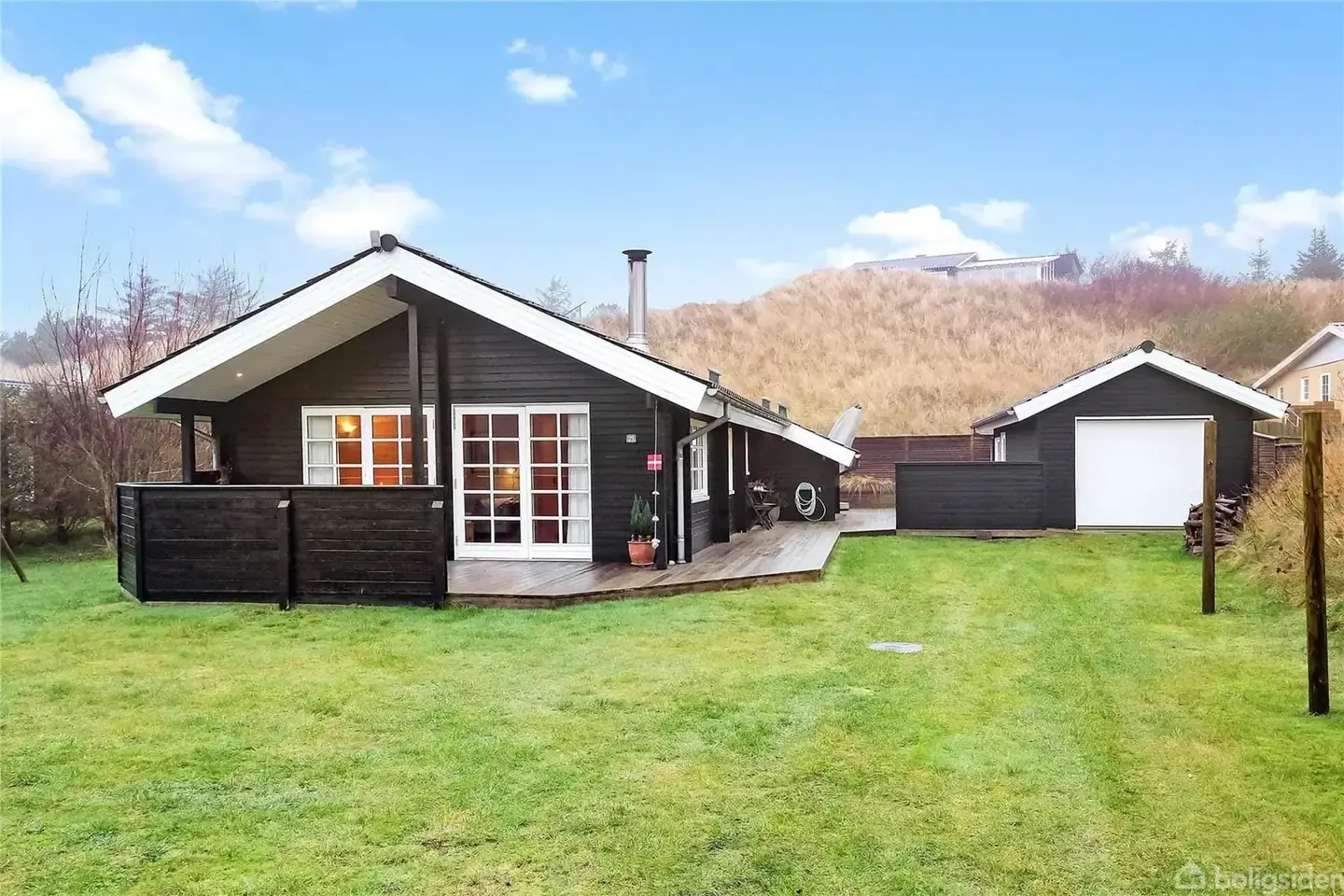 FAMILIENS FRISTED MED CHARME, KOMFORT OG KORT VEJ TIL VANDET