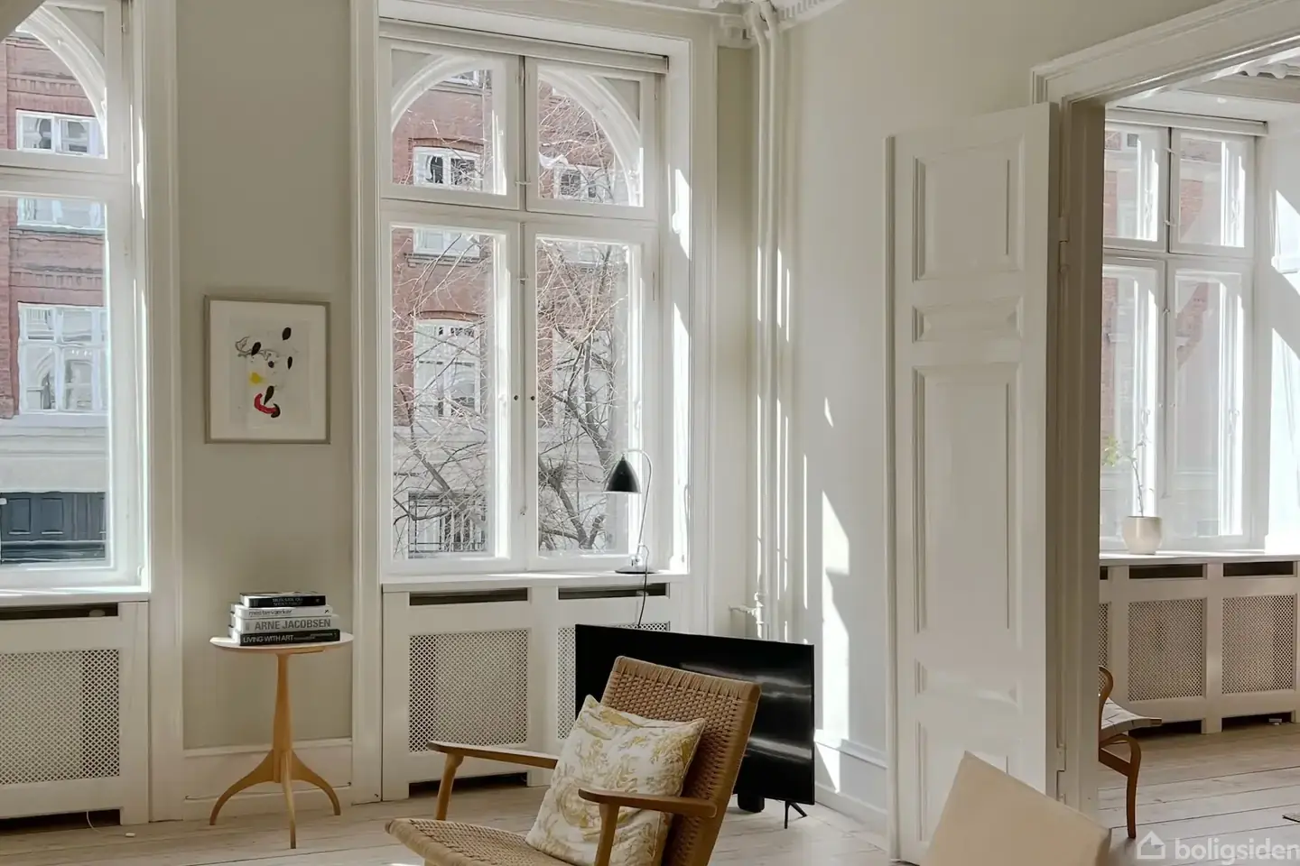 Elegant herskabelighed med to altaner og suveræn beliggenhed - Visning 3