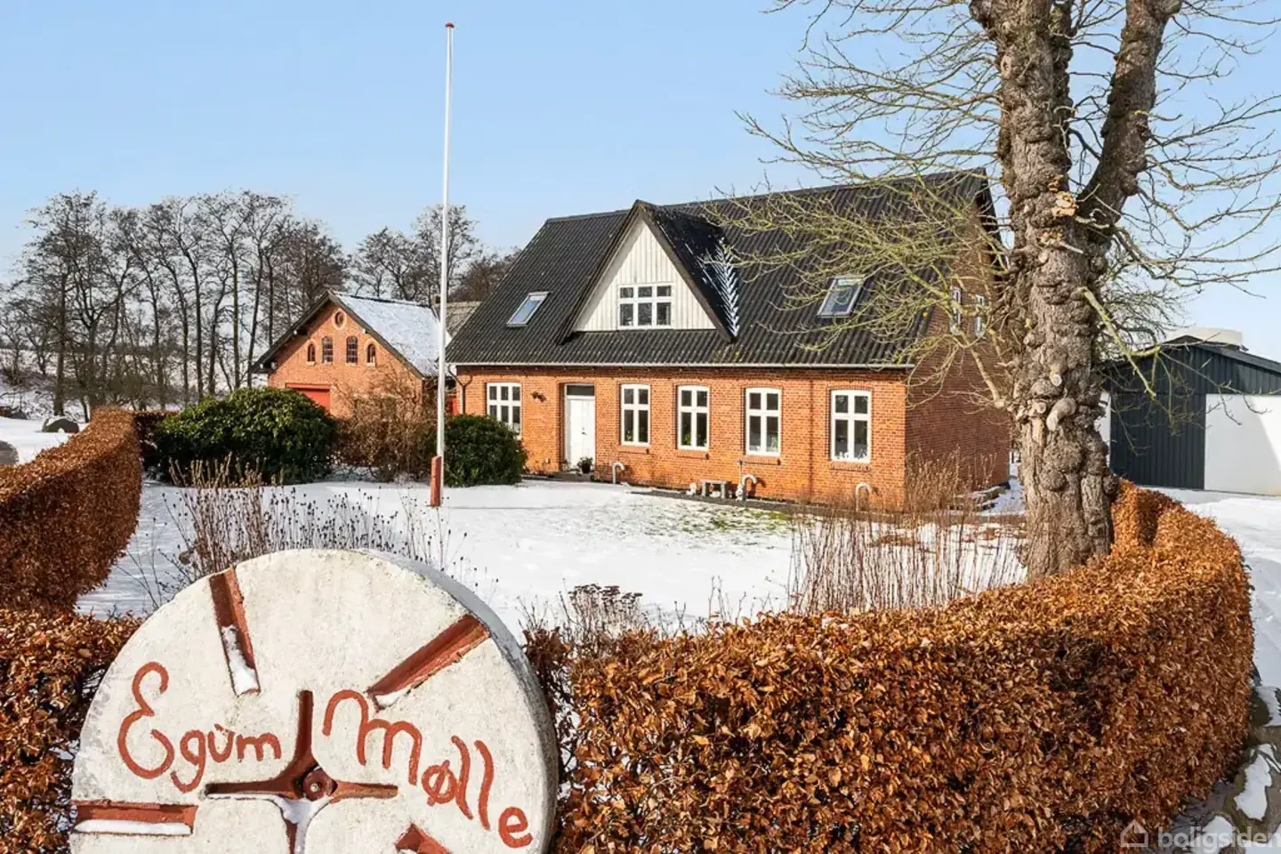 Historisk charme møder moderne hesteejendom i naturskønne Egum