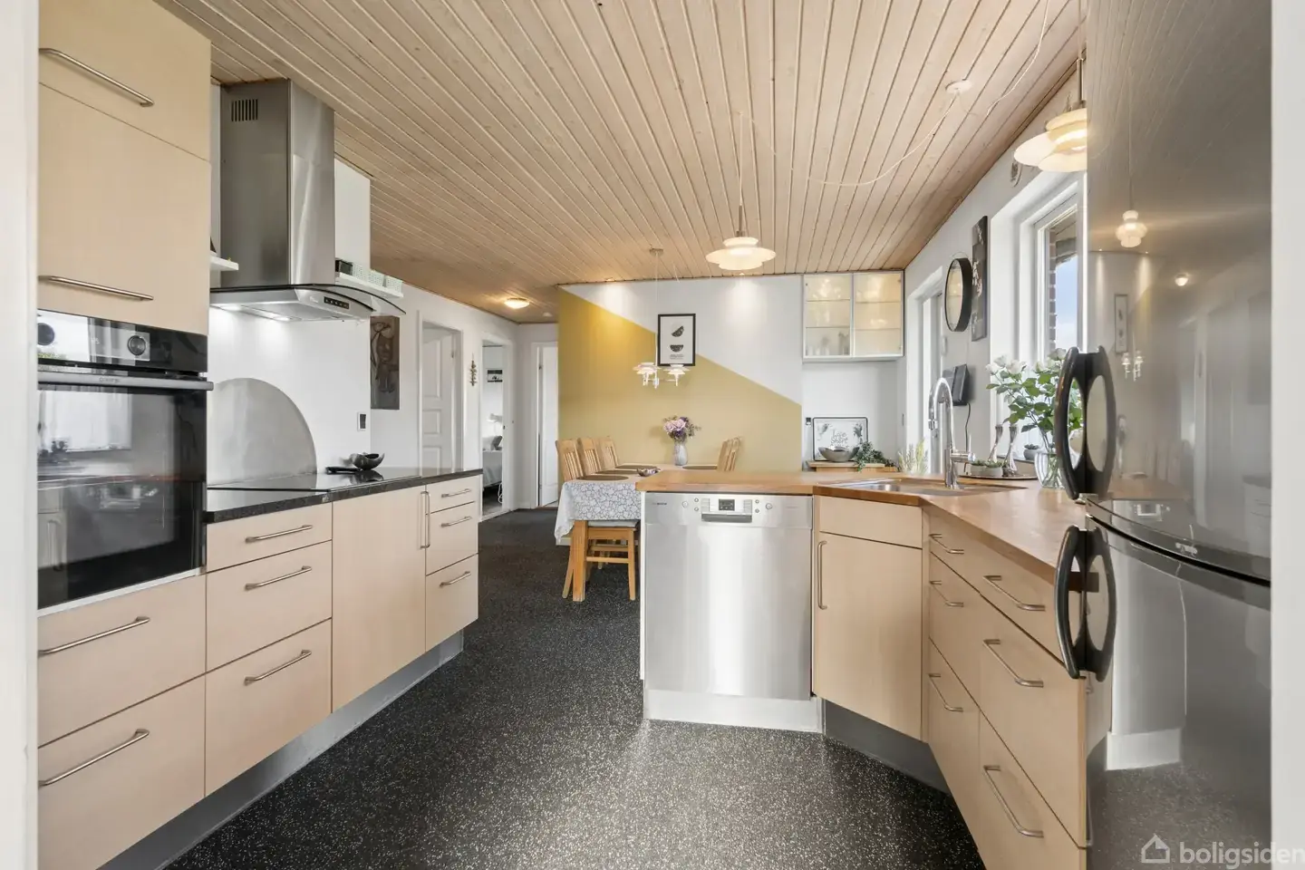 Velholdt villa med hjemlig atmosfære og skønne opholdsrum! - Visning 2