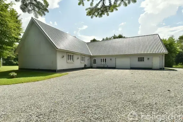 Landejendom på Diagonalvejen 99, 7323 Give