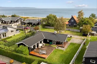 Fritidshus på Strandengen 6, Høll, 7080 Børkop
