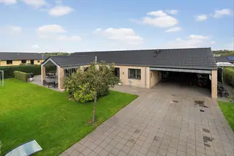 Villa på N P Danmarksvej 37, 8732 Hovedgård