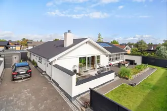 Villa på Almuevej 51, 4030 Tune