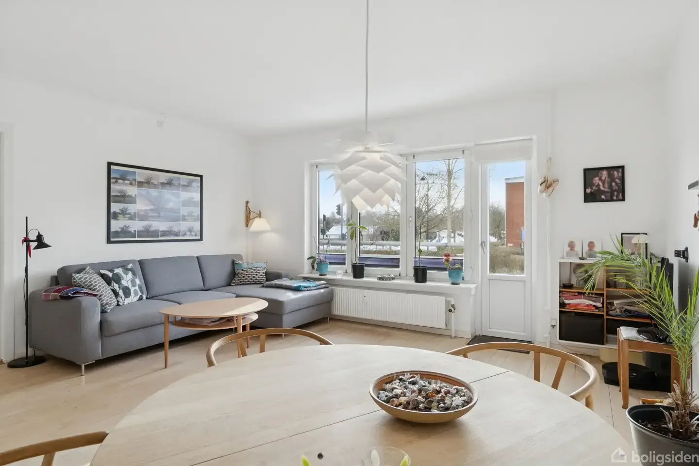 Lys og indbydende stuelejlighed med egen have