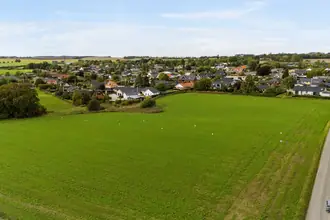 Helårsgrund på Svalevænget 1, Herskind, 8464 Galten