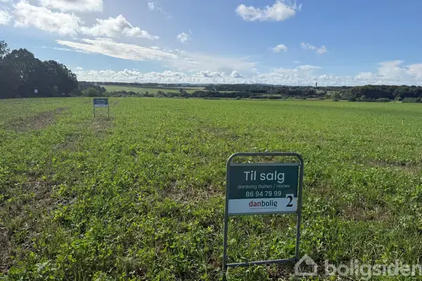 Helårsgrund på Svalevænget 1, 8464 Galten