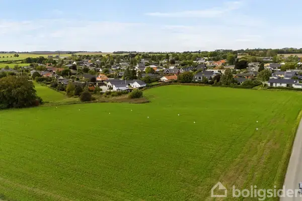 Helårsgrund på Svalevænget 1, 8464 Galten