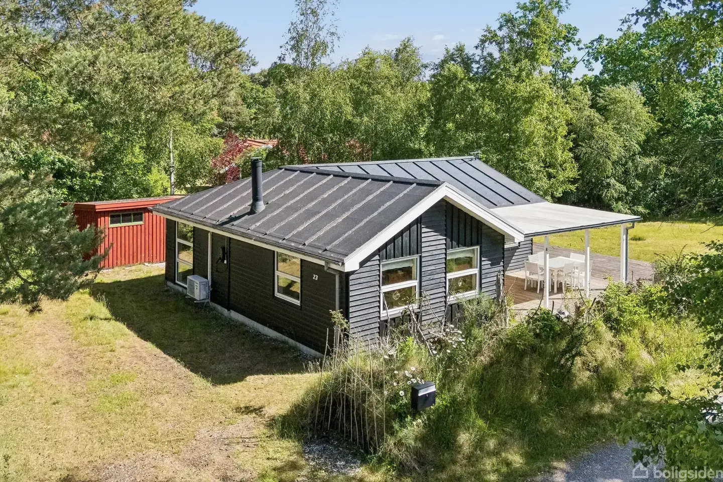 Fritidshusidyl tæt på Kattegat – kun 250 meter fra vandkanten