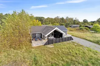Fritidshus på Holsteroddevej 8, Aakirkeby, 3720 Aakirkeby