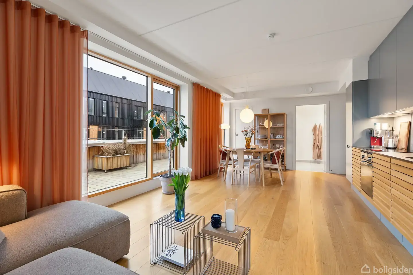 Flot 2-værelses lejlighed i Åparken med stor terrasse