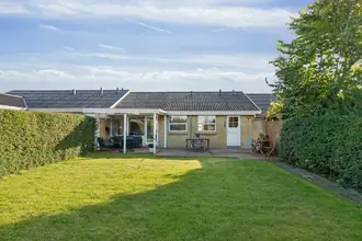 Rækkehus på Guldsmedevænget 265, Hjallese, 5260 Odense S