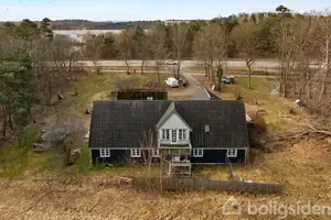 Villa på Amtsvejen 127, 3390 Hundested