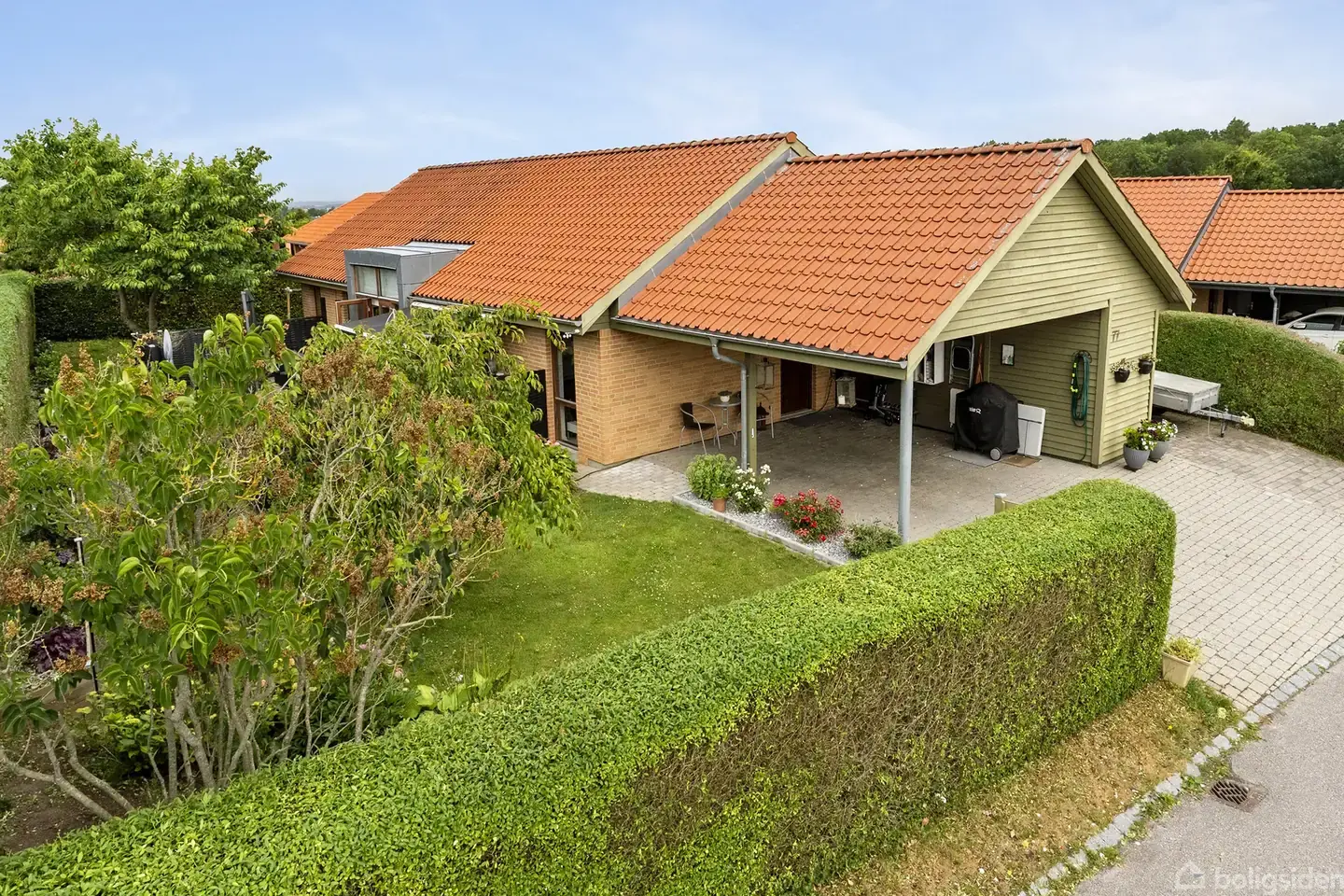 Lys og velholdt villa i det populære Højvangskvarter - Visning 2