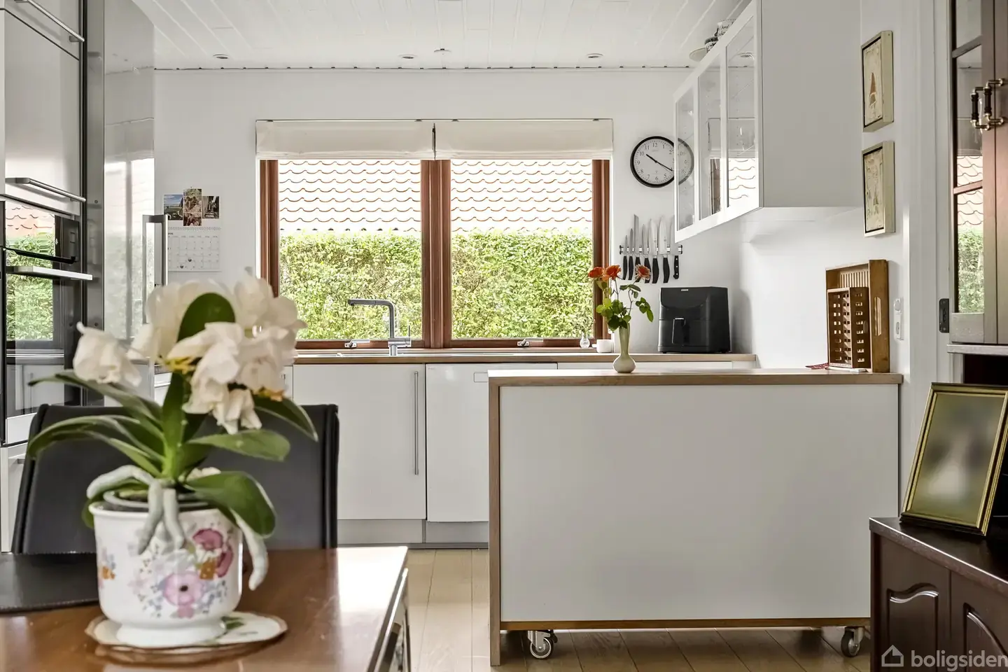 Lys og velholdt villa i det populære Højvangskvarter - Visning 4
