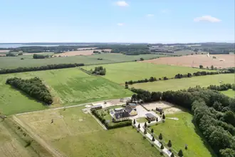 Landejendom på Torupvejen 94, 3390 Hundested