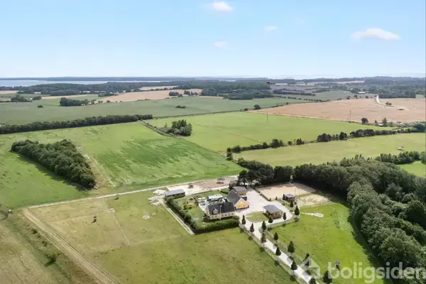 Landejendom på Torupvejen 94, 3390 Hundested