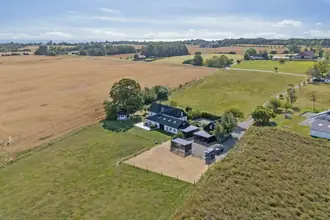 Landejendom på Fløjstrupvej 163, 8330 Beder