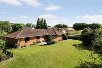 Villa på Vaarstvej 234, 9260 Gistrup