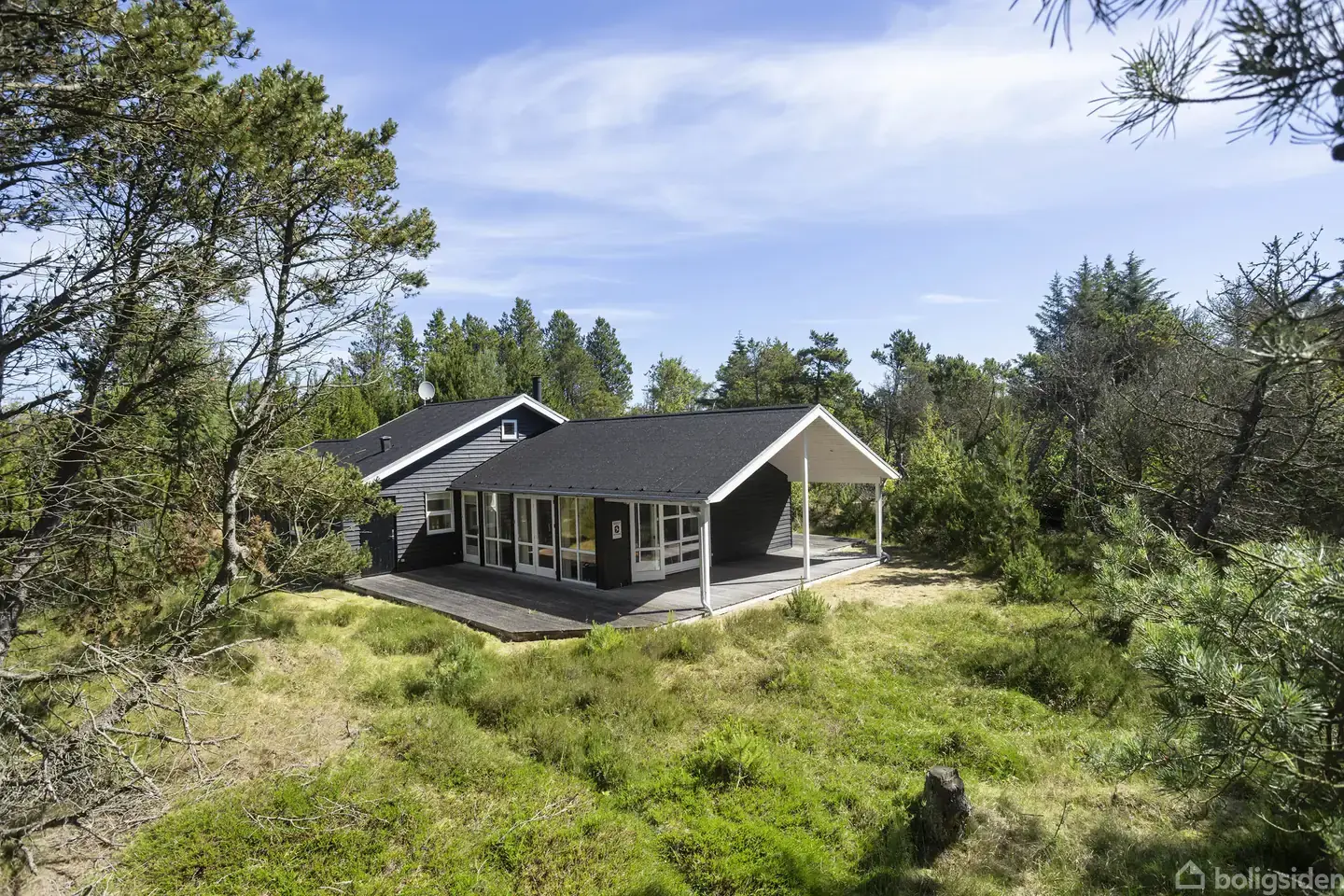 CHARMERENDE SOMMERHUS PÅ STOR NATURGRUND - View 2