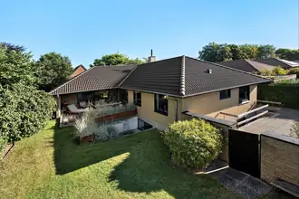 Villa på Krogen 8, Tarp, 6715 Esbjerg N
