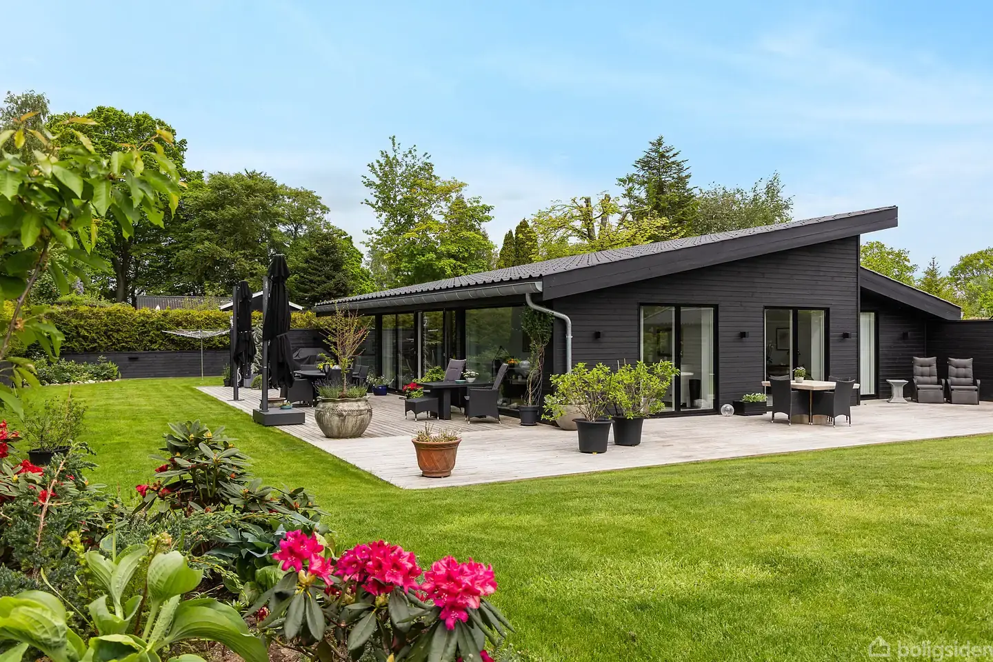 Moderne fritidshus fra 2021 i grønne omgivelser tæt på Hornbæk golfbane.