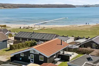 Fritidshus på Svinget 14, Følle Strand, 8410 Rønde