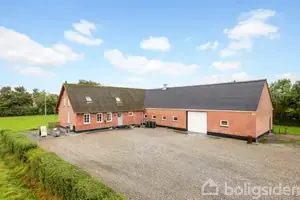 Landejendom på Ringkøbingvej 261, 6800 Varde